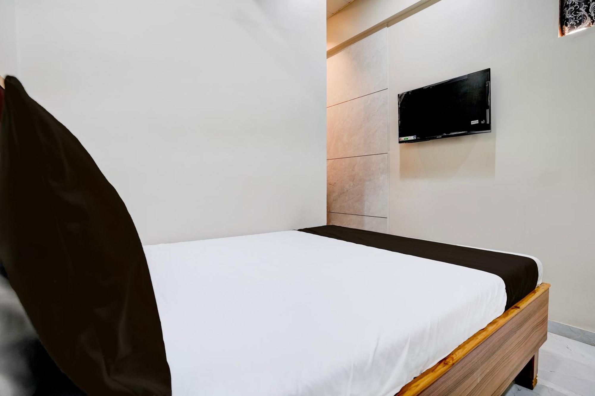 Super Hotel O Divine Fine Dine Lodging And Boarding Kalyān Εξωτερικό φωτογραφία