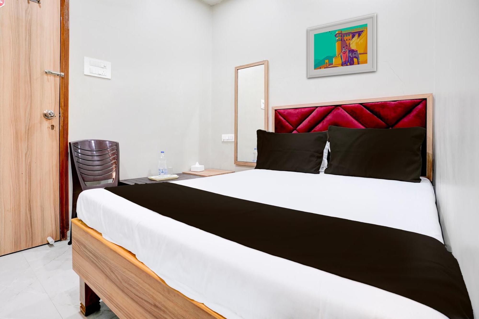 Super Hotel O Divine Fine Dine Lodging And Boarding Kalyān Εξωτερικό φωτογραφία