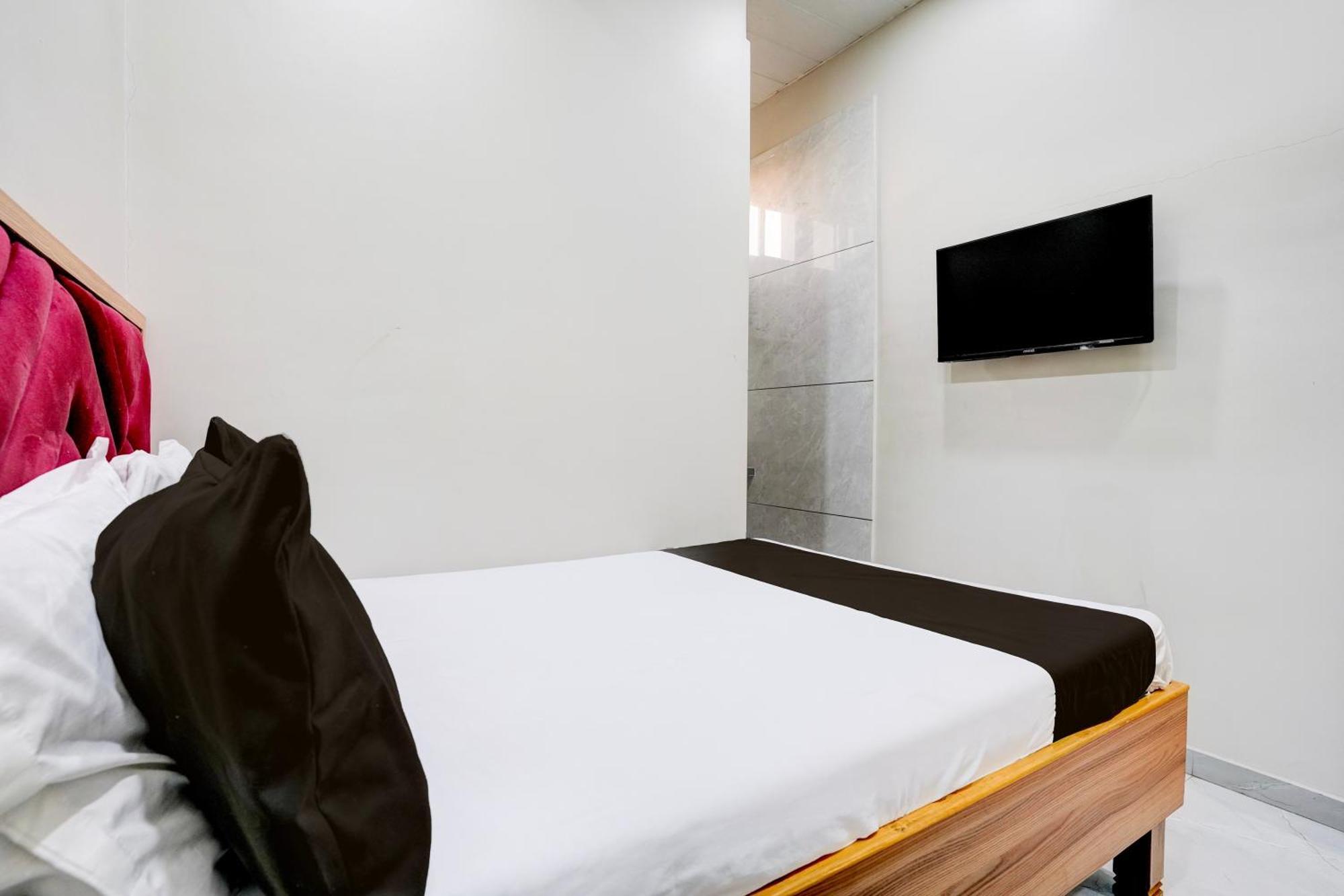 Super Hotel O Divine Fine Dine Lodging And Boarding Kalyān Εξωτερικό φωτογραφία