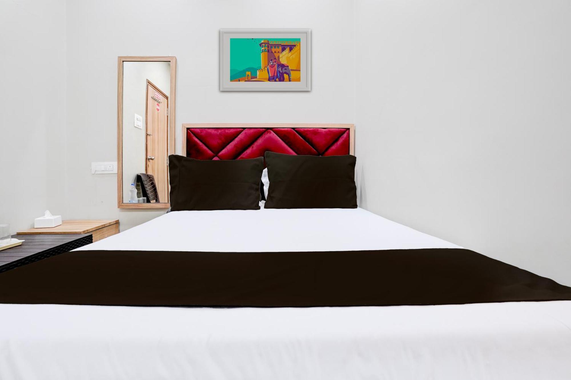 Super Hotel O Divine Fine Dine Lodging And Boarding Kalyān Εξωτερικό φωτογραφία